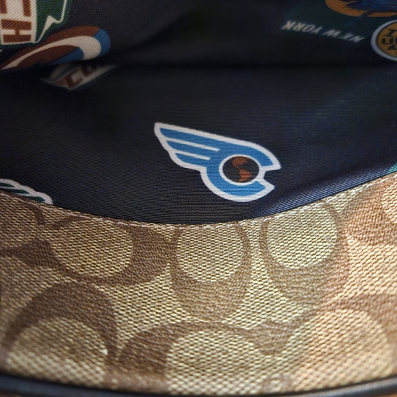 Coach Large Travel kit - Picture 10 of 12